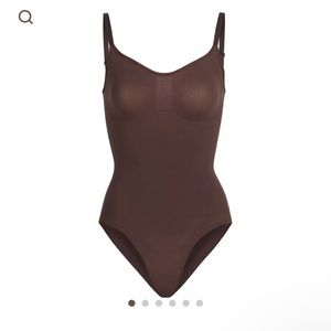 Skims Sculpting Bodysuit w. Snaps